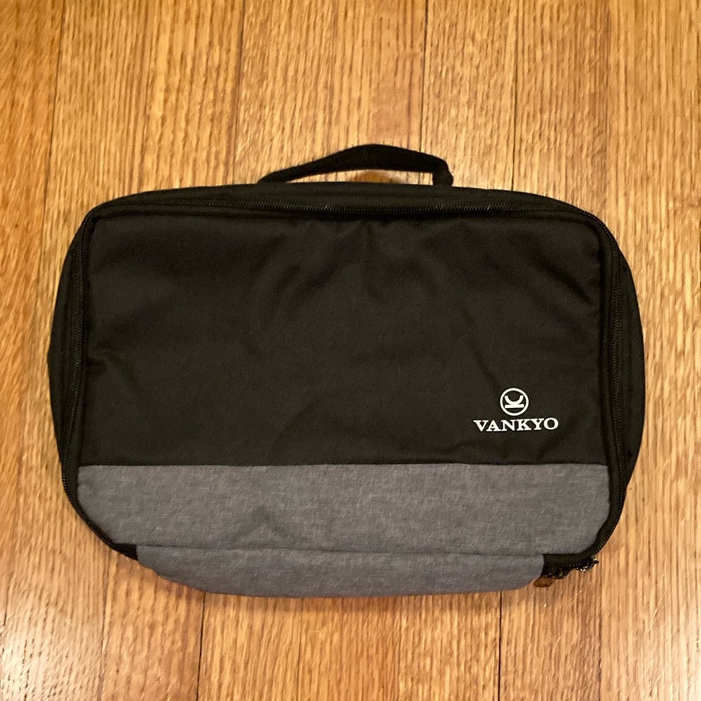 Vankyo Black and Gray Men’s Toiletry Case